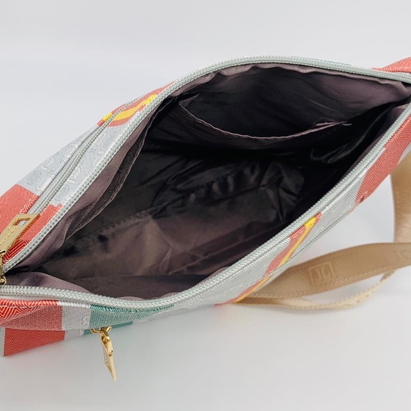 Jovanni Crossbody Messenger Multicolor Light Bag - Picture 8 of 11